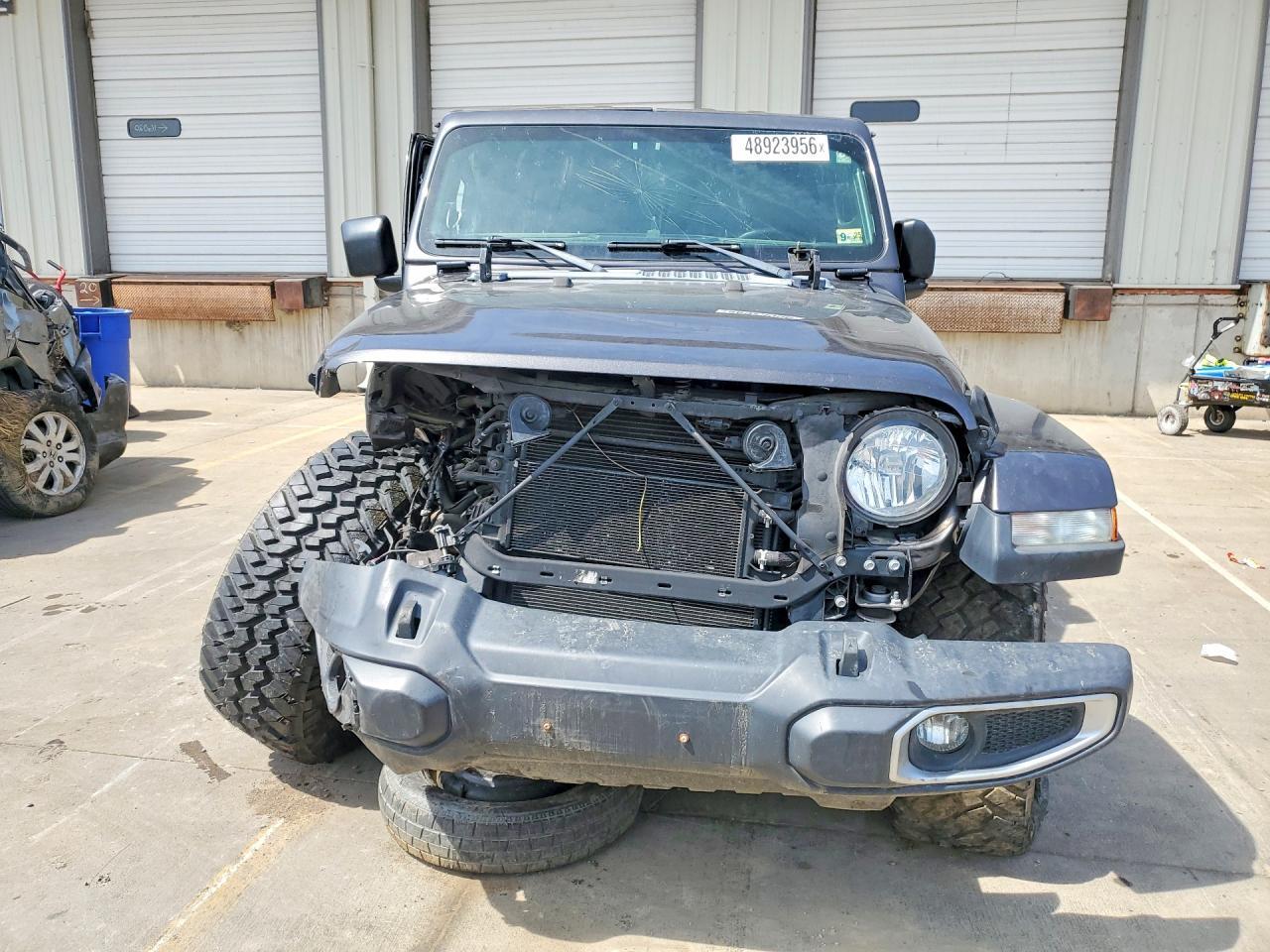 2018 Jeep Wrangler Unlimited Sahara - Image 5