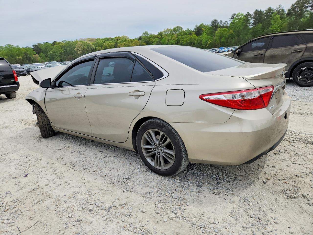 2017 Toyota Camry Se - Фото 2