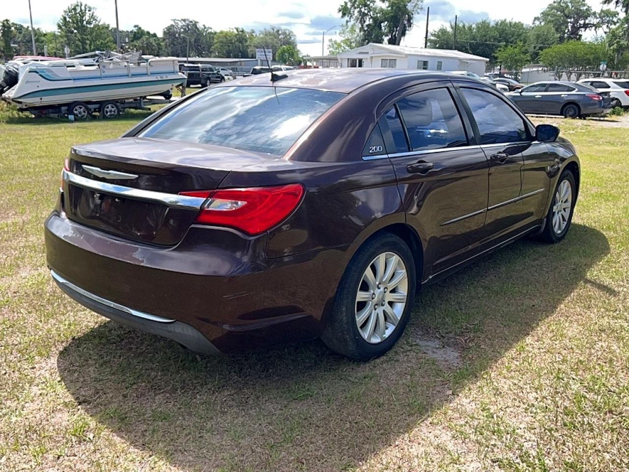 2013 Chrysler 200 Touring - Image 4