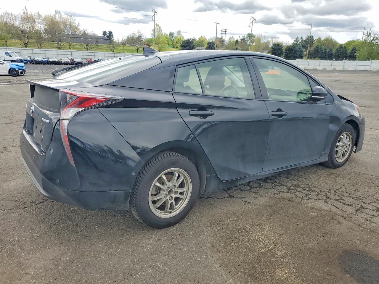 2018 Toyota Prius Three - Фото 3