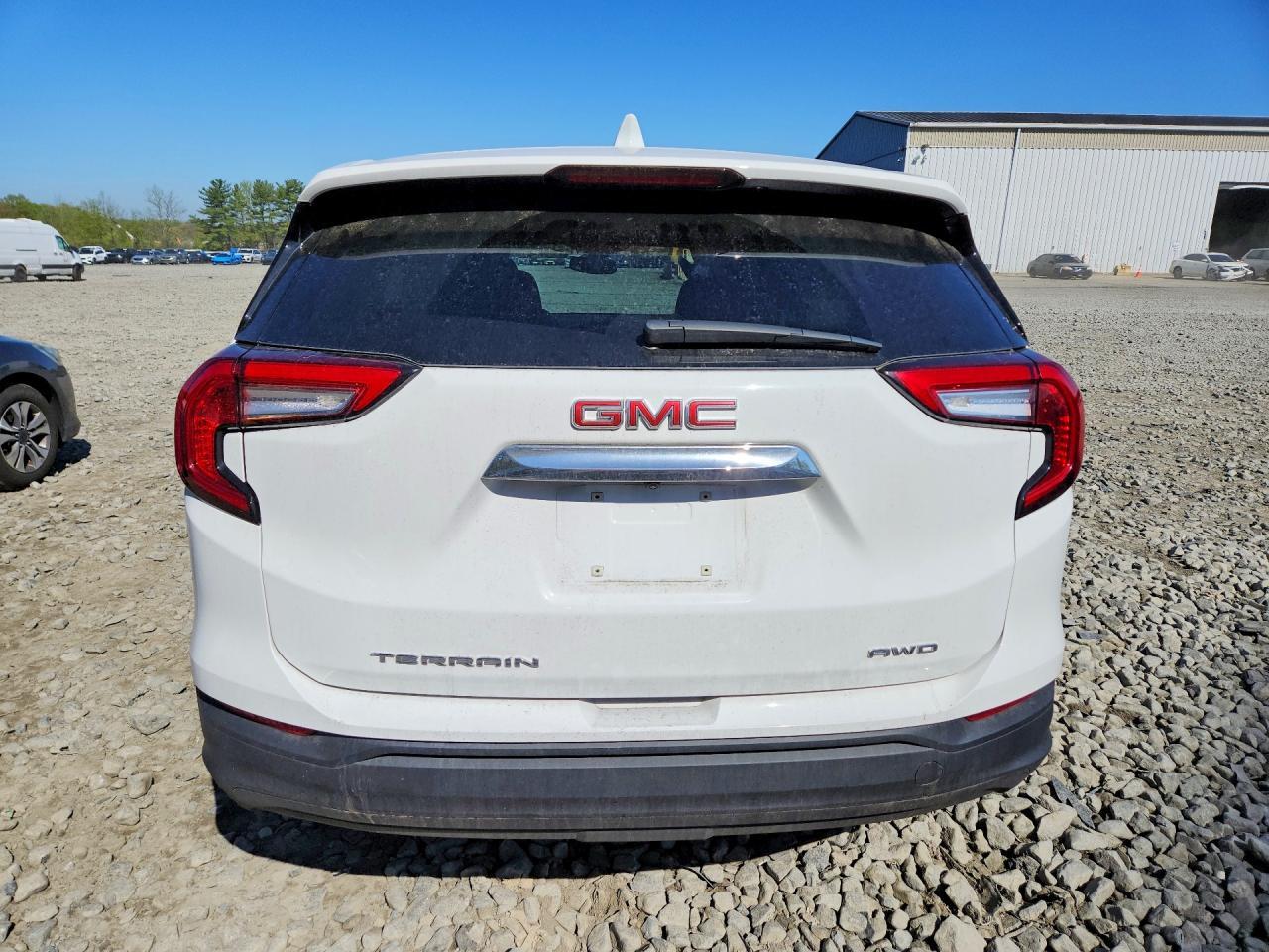 2024 GMC Terrain Sle - Image 6
