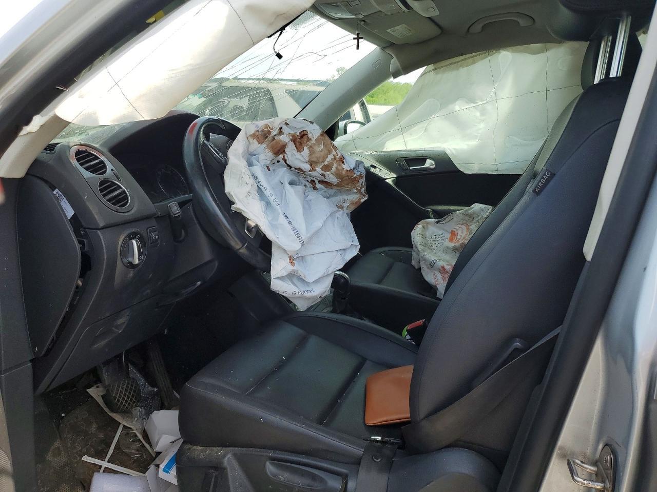 2016 Volkswagen Tiguan S - Image 7
