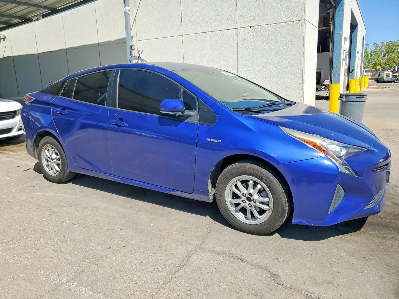 2016 Toyota Prius Two - Фото 4