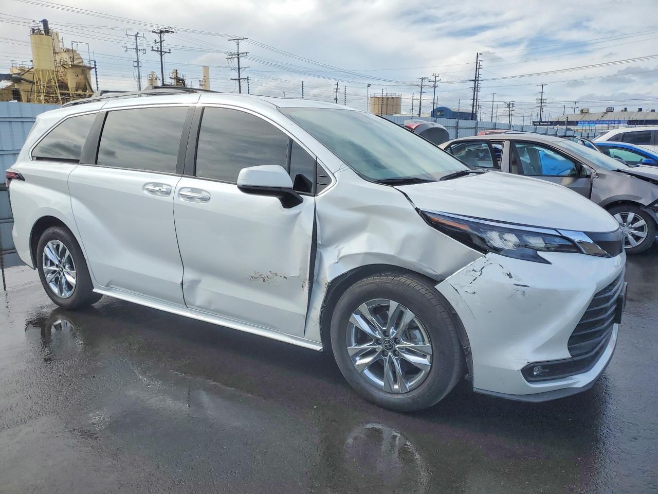 2025 Toyota Sienna Xle 7-Passenger - Image 4