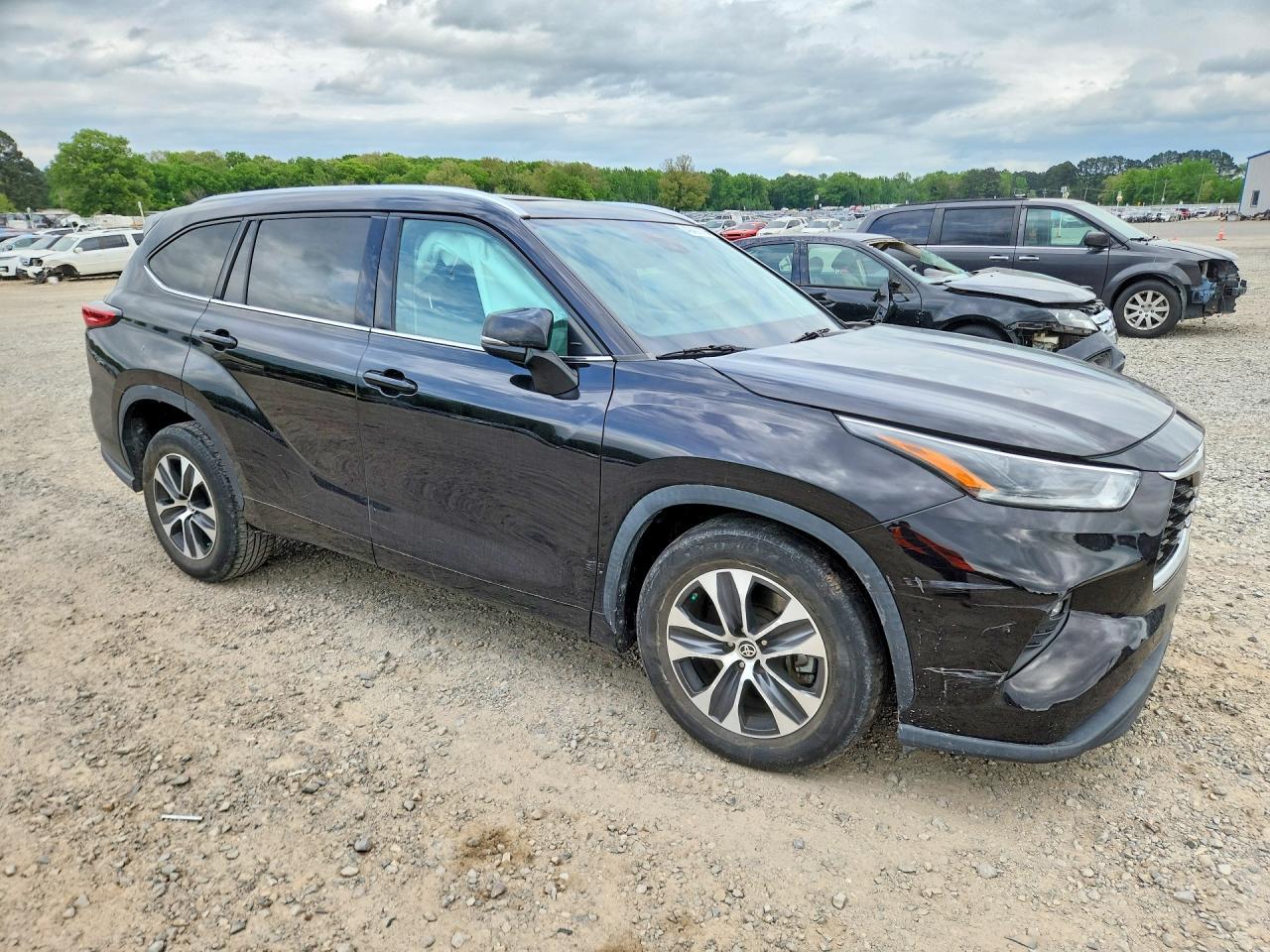 2021 Toyota Highlander Xle - Image 4
