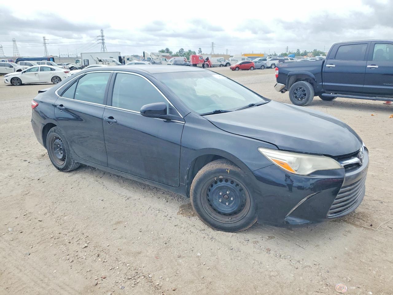 2017 Toyota Camry Le - Фото 4