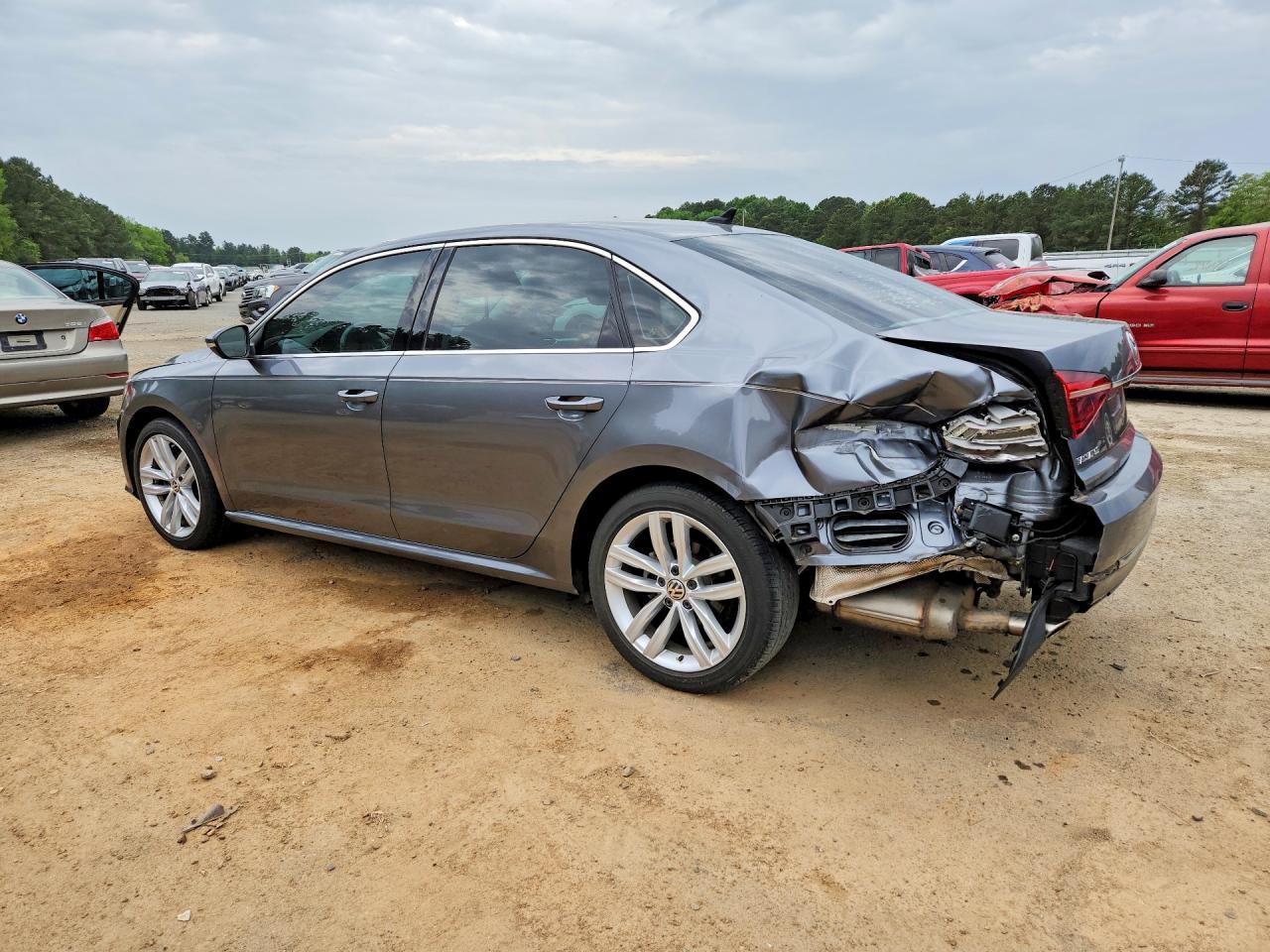 2018 Volkswagen Passat Se - Image 2