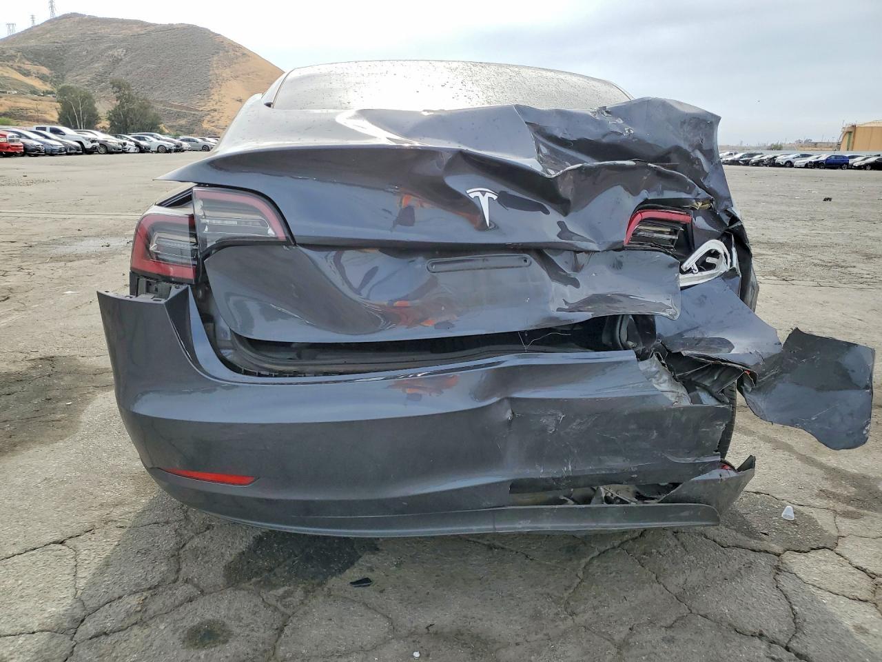 2023 Tesla Model 3 - Image 6