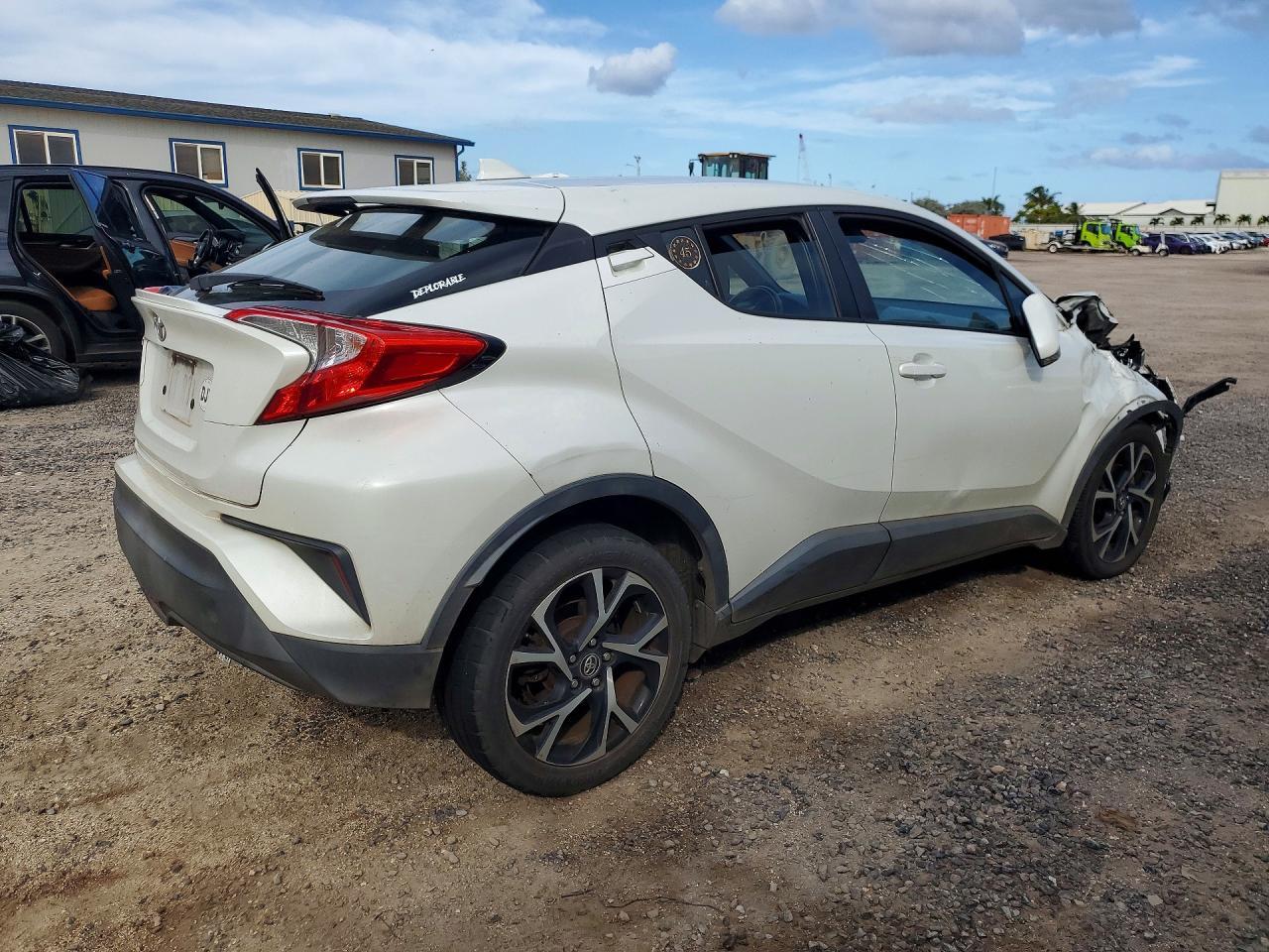 2018 Toyota C-Hr Xle - Image 3