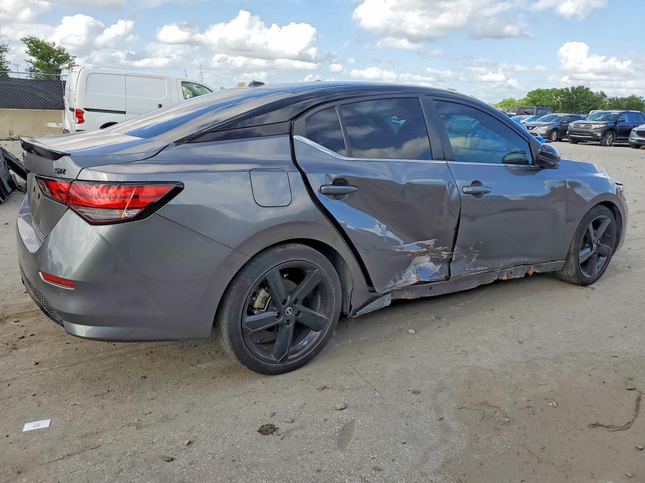 2023 Nissan Sentra Sr - Image 3