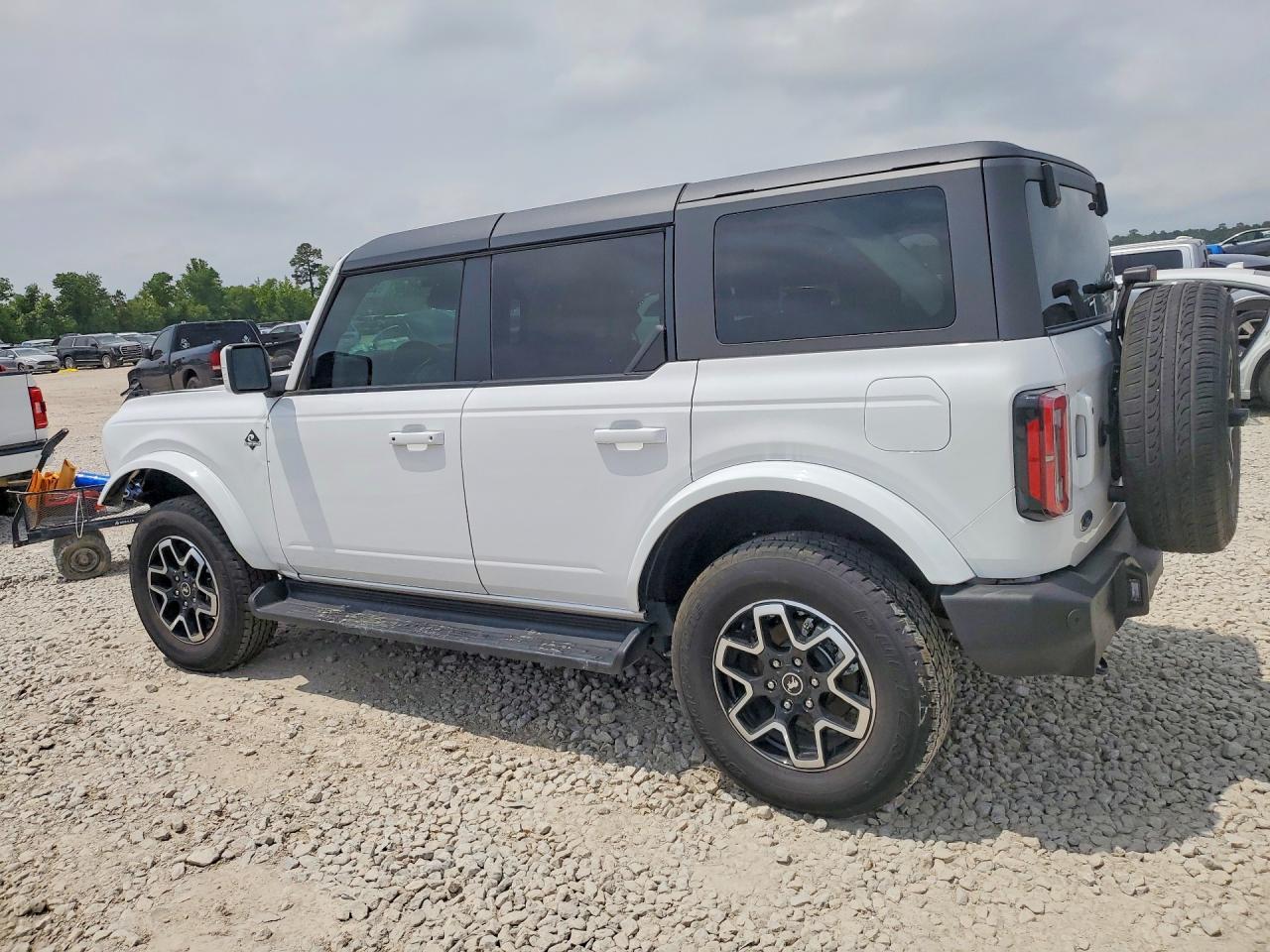 2025 Ford Bronco Outer Banks - Фото 2