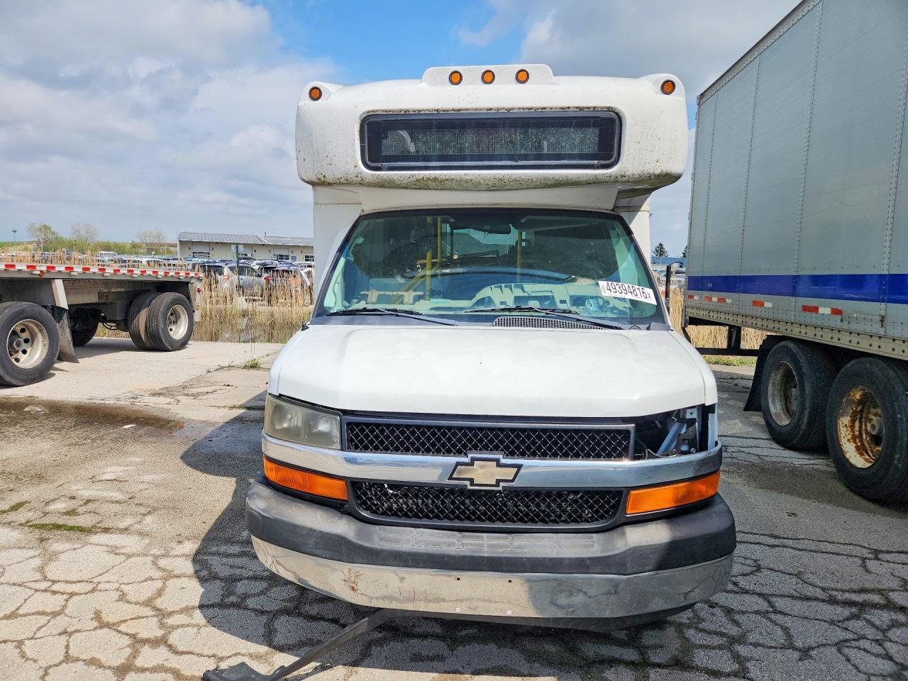 2013 Chevrolet Express G4500 - Image 5