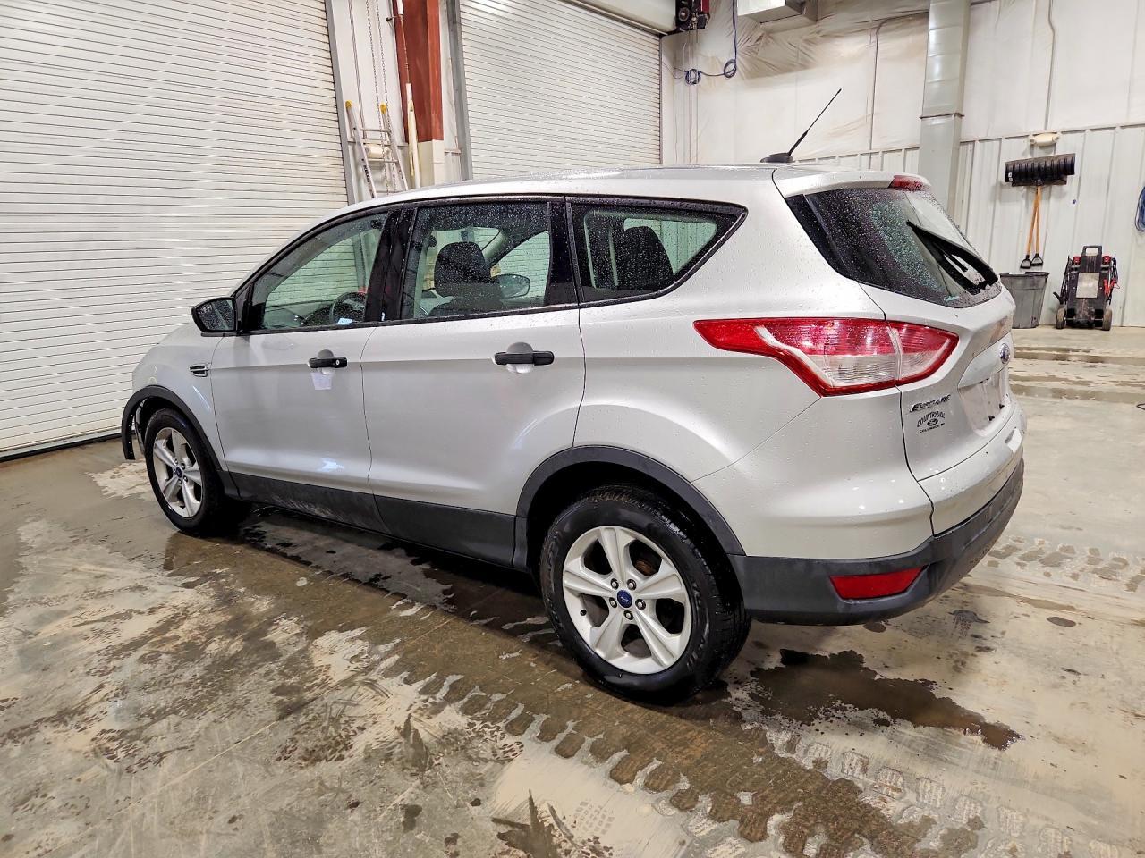 2014 Ford Escape S - Фото 2