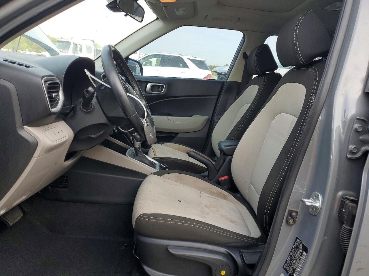 2022 Hyundai Venue Sel - Image 7