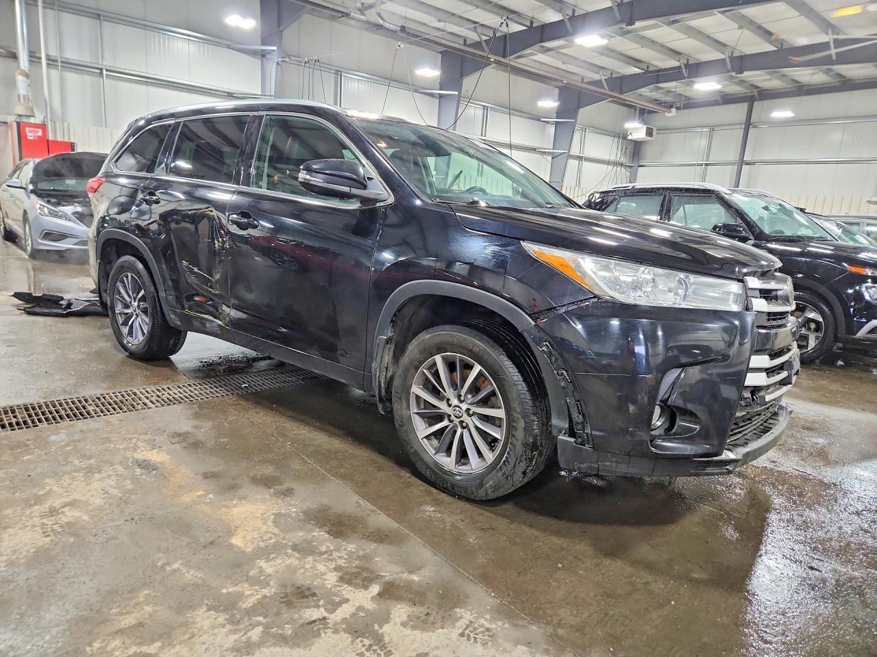 2017 Toyota Highlander Xle - Image 4