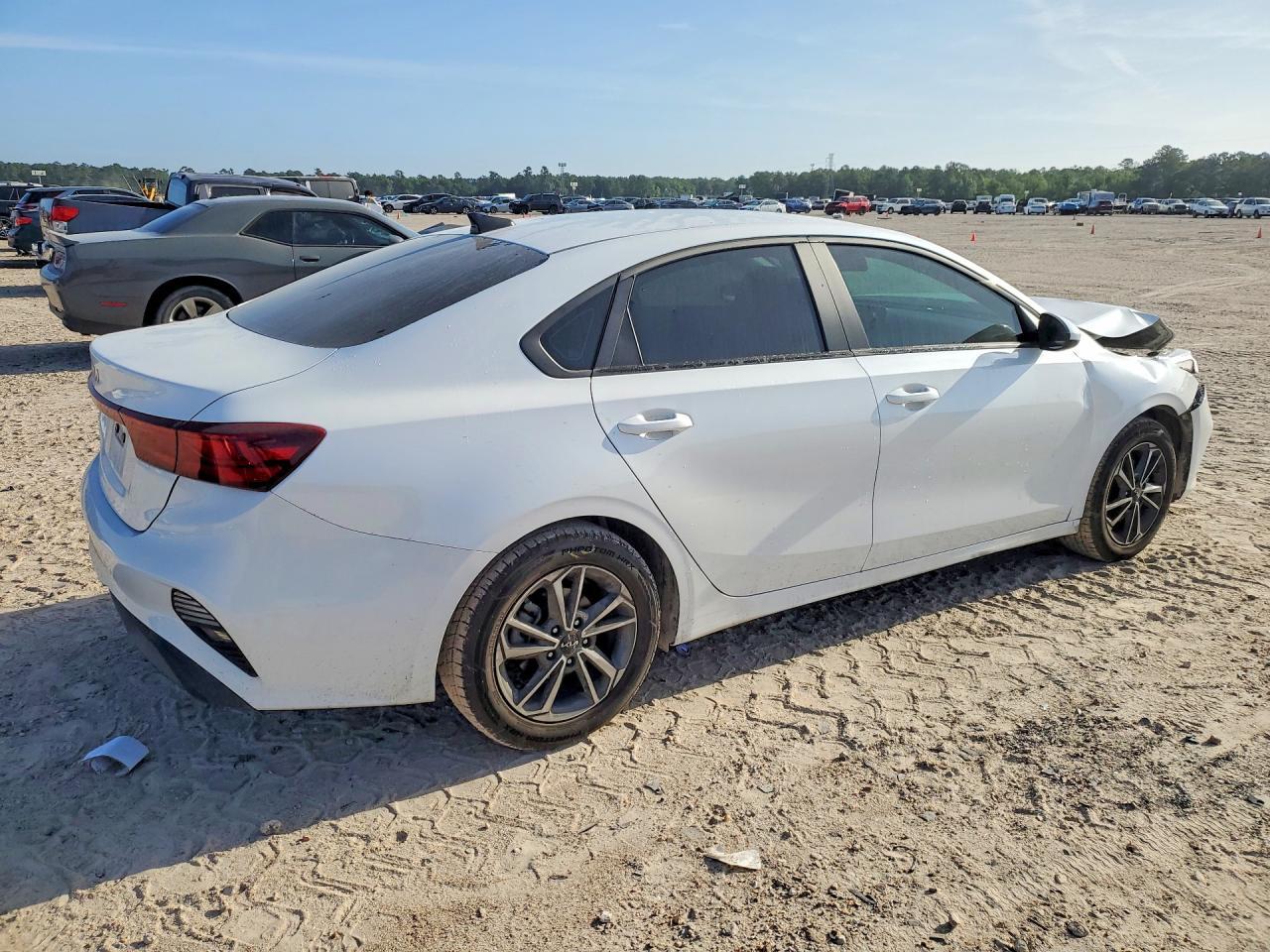 2024 Kia Forte Lxs - Image 3