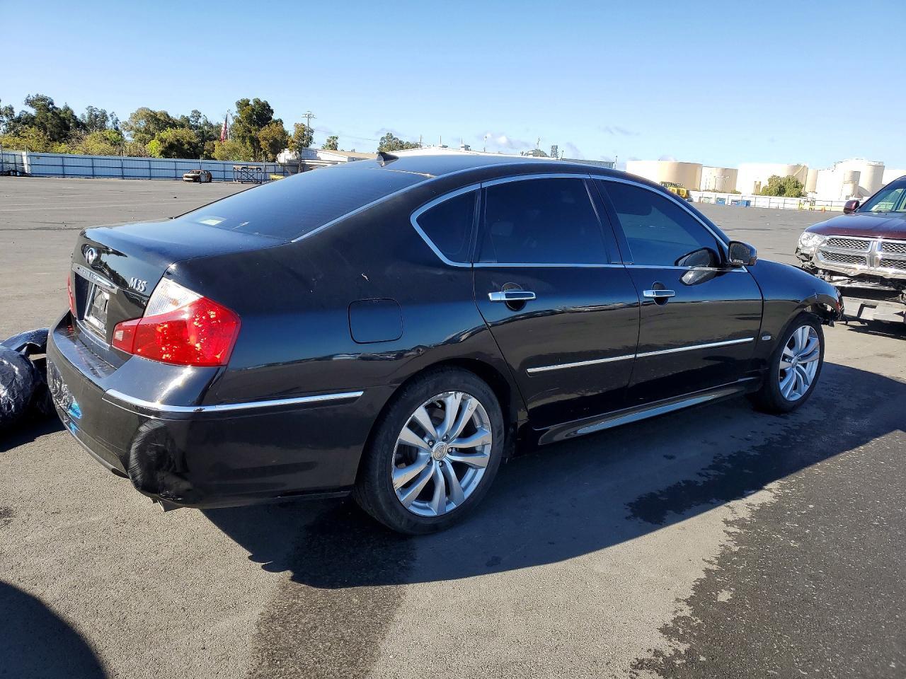 2010 Infiniti M35 Base - Фото 3