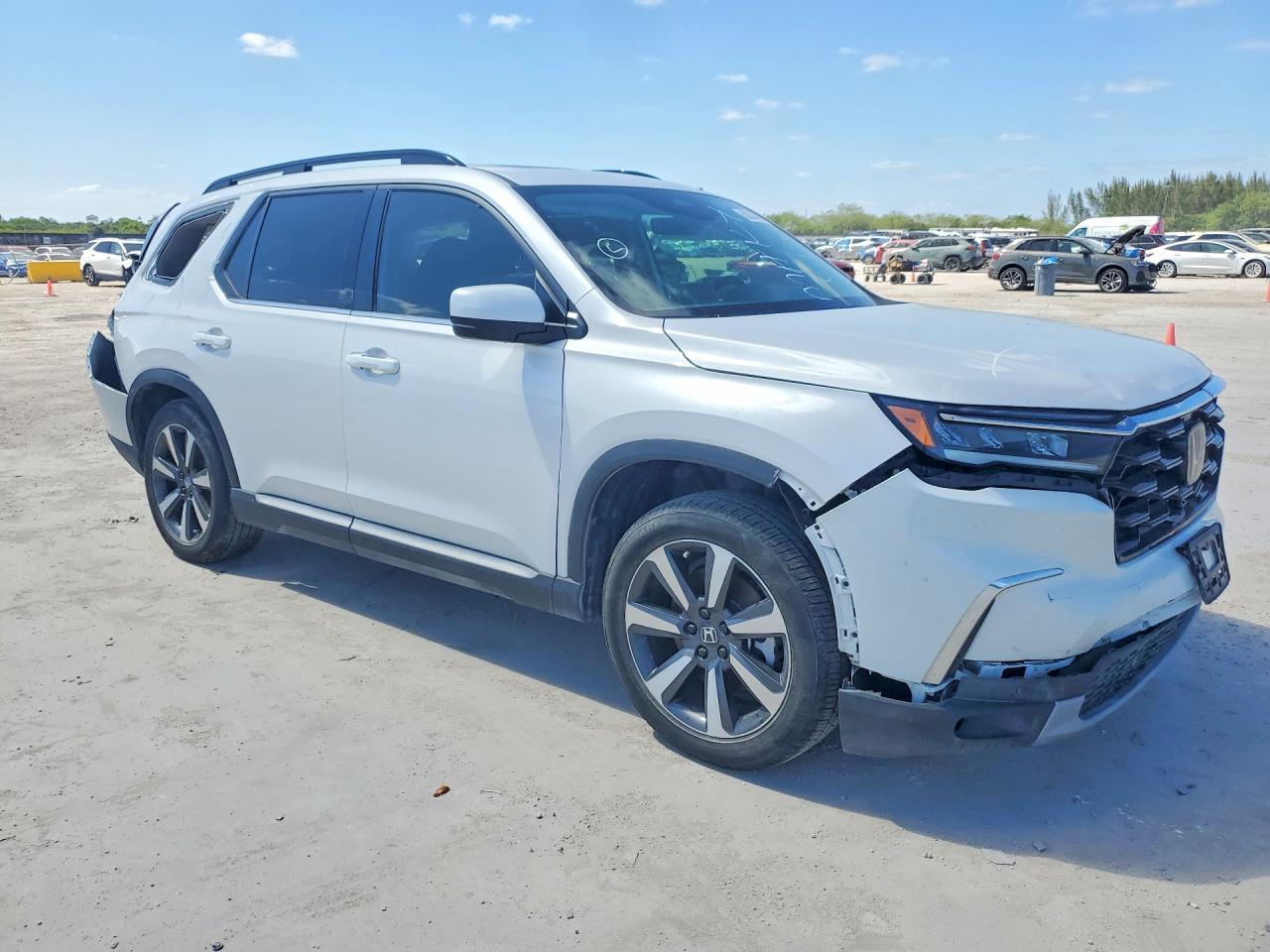 2024 Honda Pilot Touring - Image 4