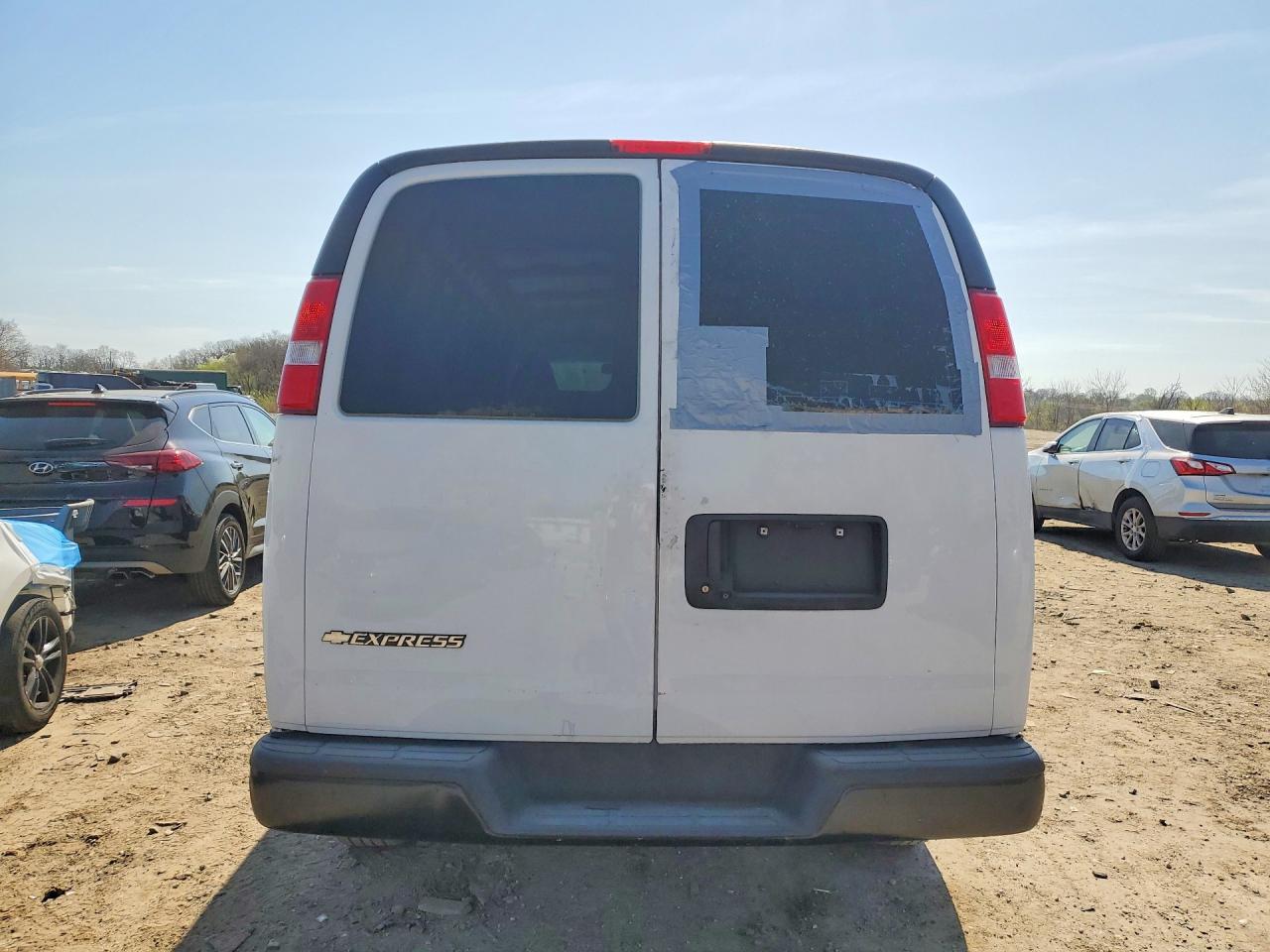 2020 Chevrolet Express 2500 Cargo Delivery Van - Image 6