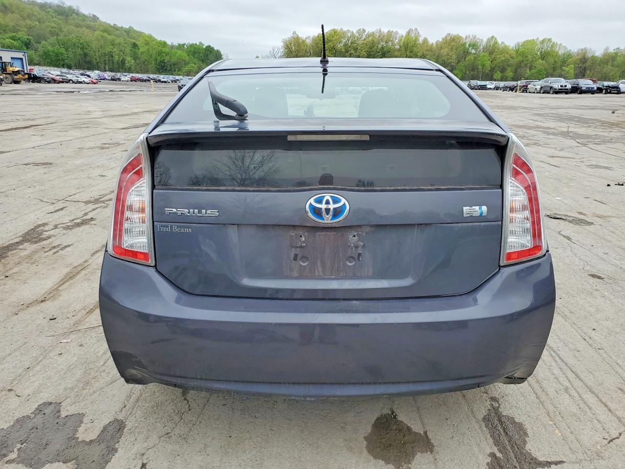 2014 Toyota Prius Two - Фото 6