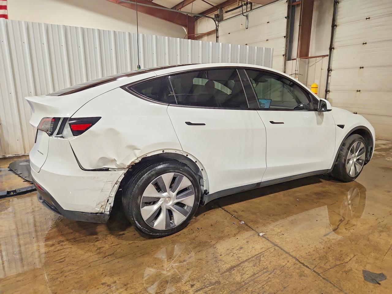 2023 Tesla Model Y - Image 3