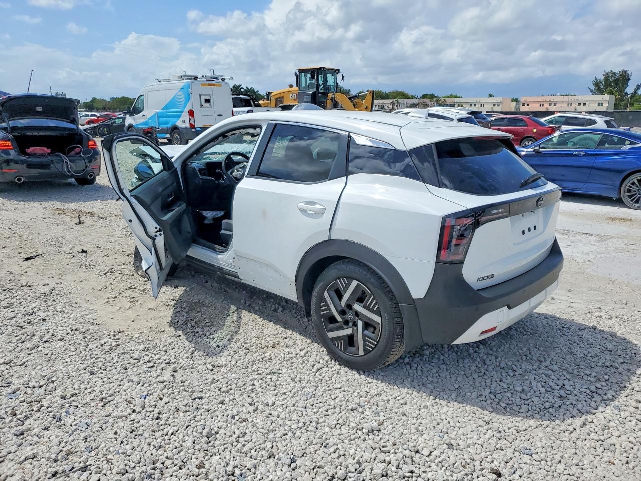 2025 Nissan Kicks Sv - Фото 2