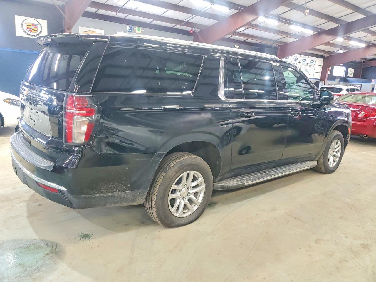 2021 Chevrolet Suburban K1500 Ls - Фото 3