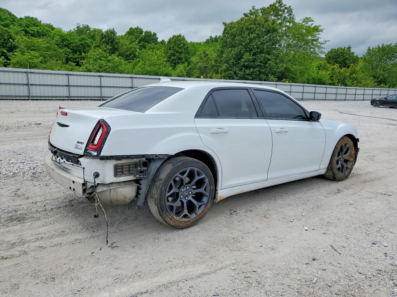2022 Chrysler 300 Touring - Image 3