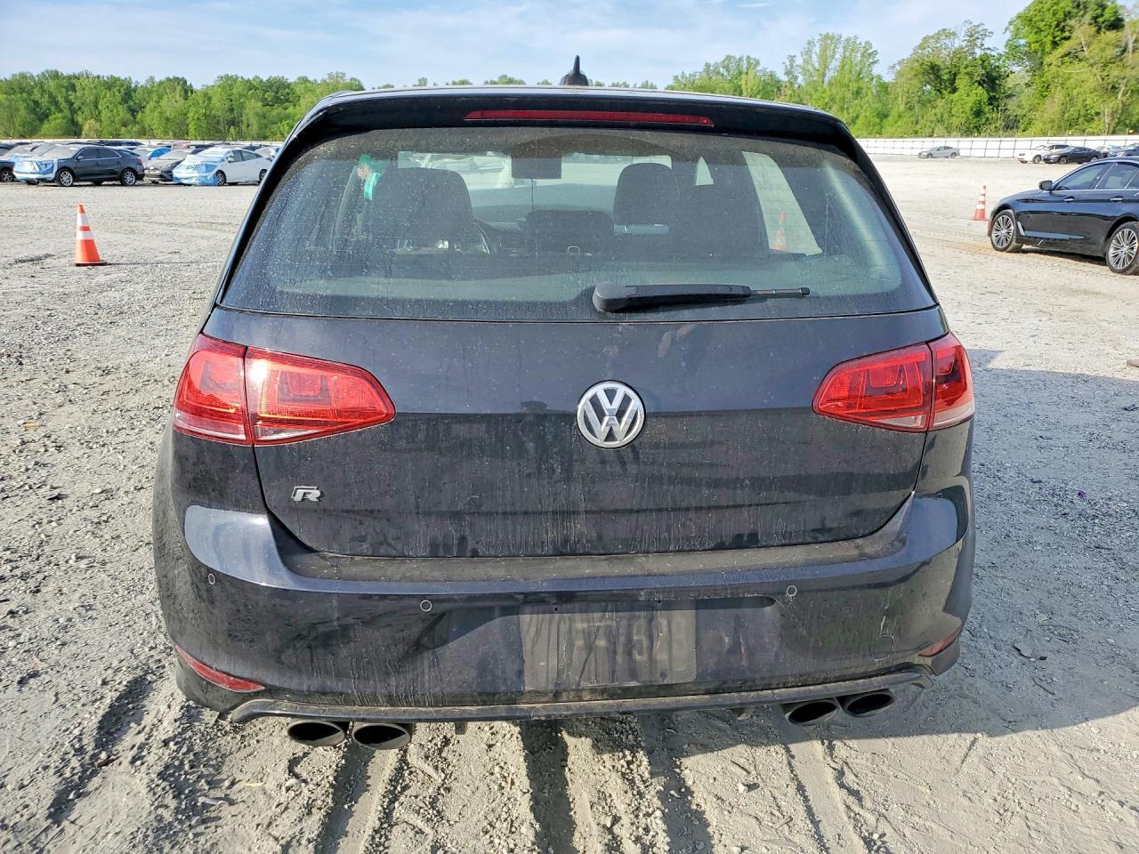 2017 Volkswagen Golf R - Image 6