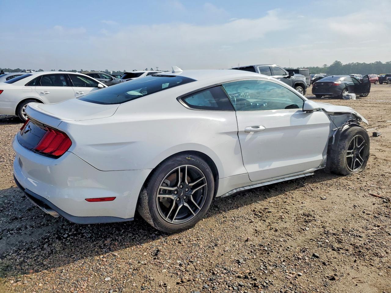 2023 Ford Mustang - Фото 3