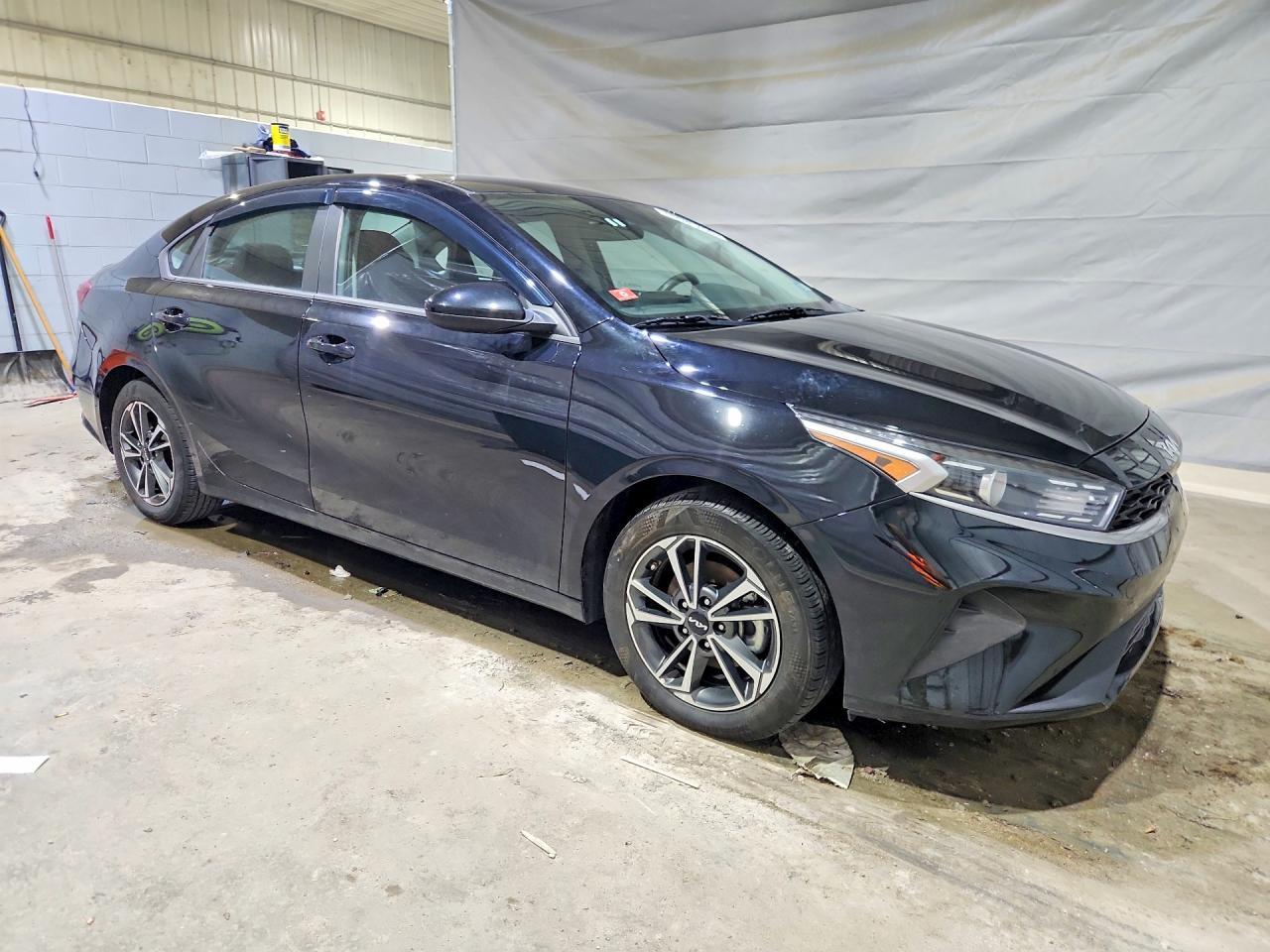 2023 Kia Forte Lxs - Image 4