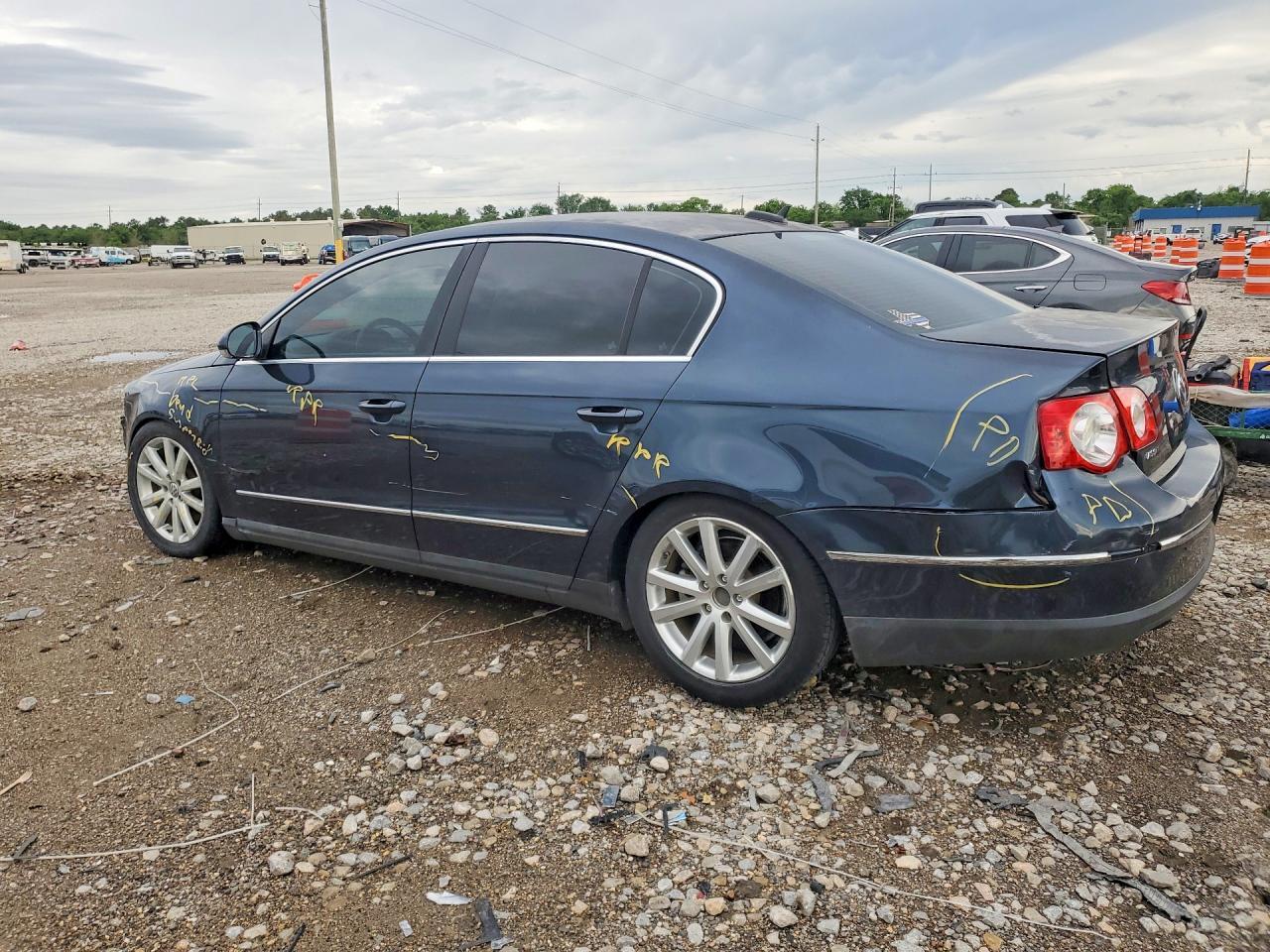 2006 Volkswagen Passat 2.0T Luxury - Image 2