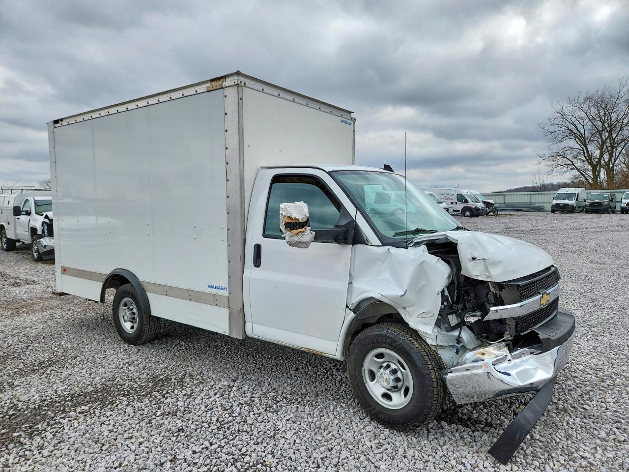 2023 Chevrolet Express Box Truck - Фото 4