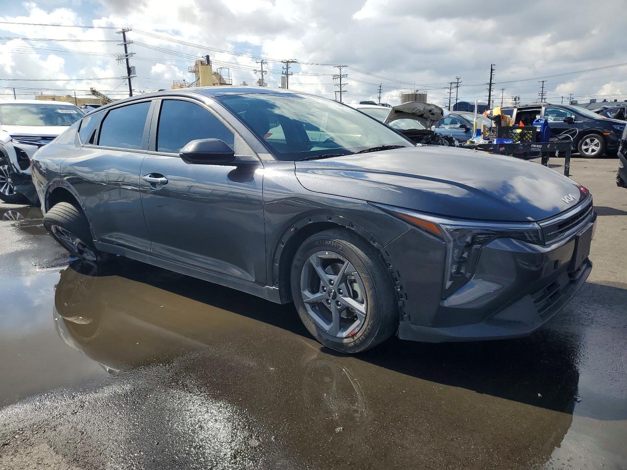 2025 Kia K4 Lxs - Image 4