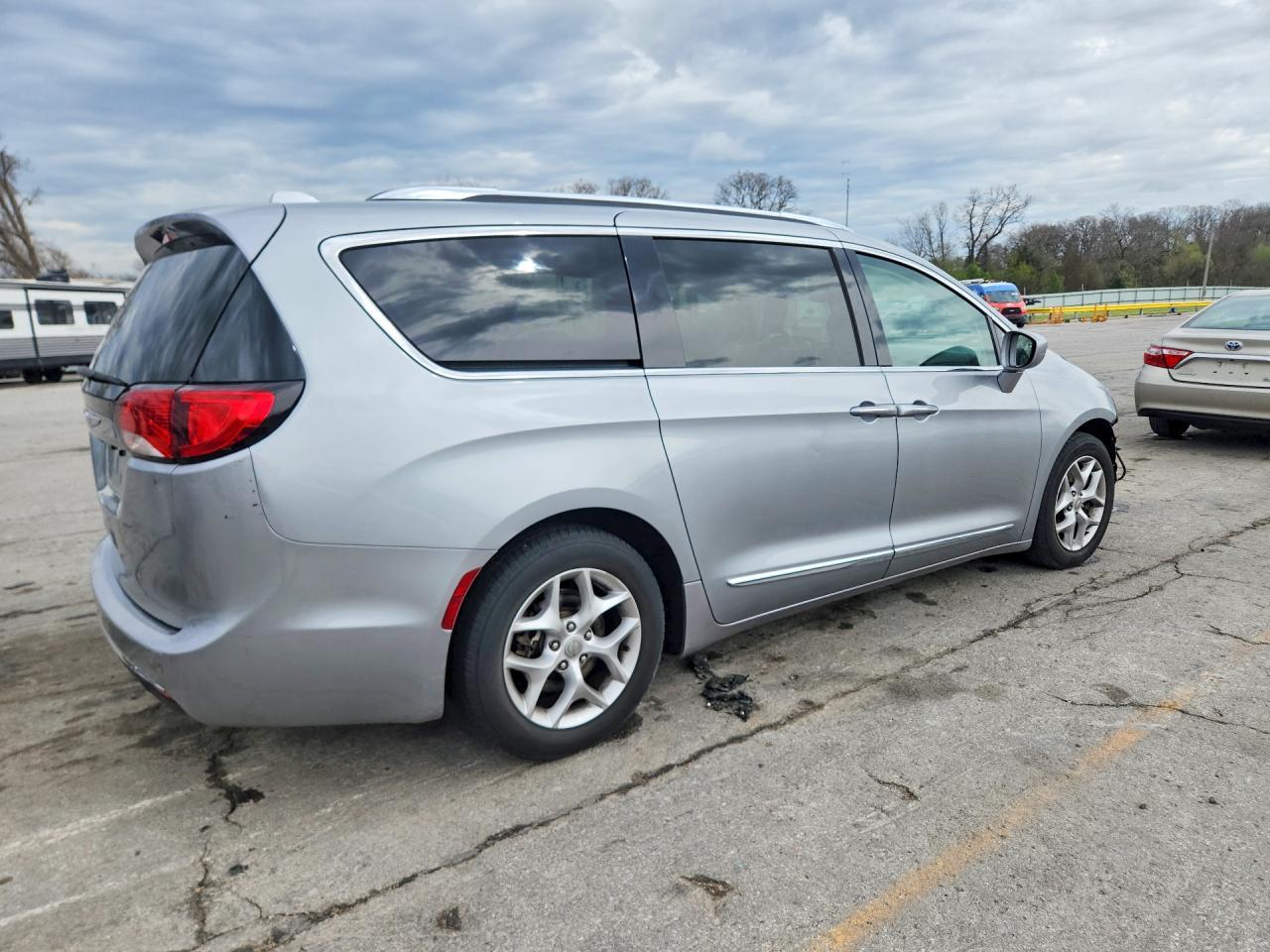 2018 Chrysler Pacifica Touring L Plus - Фото 3