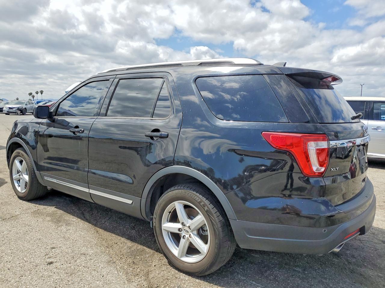 2018 Ford Explorer Xlt - Image 2