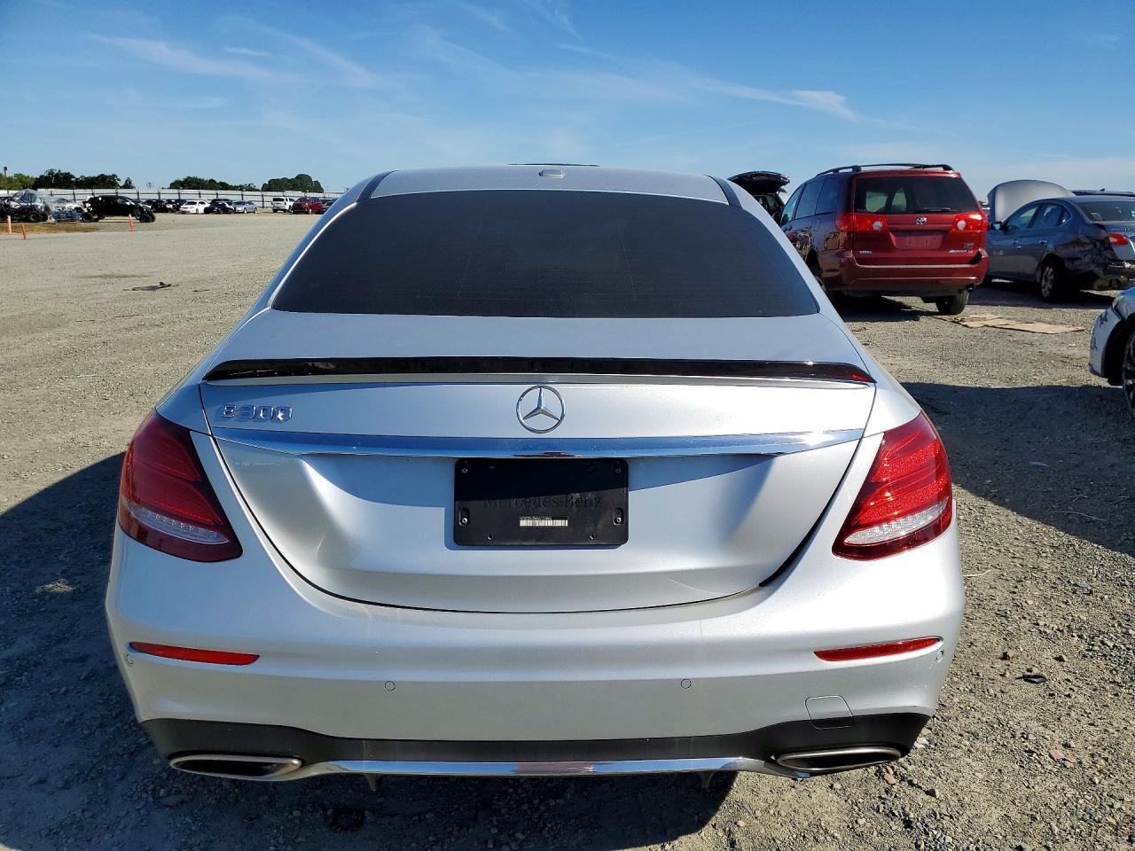 2017 Mercedes-Benz E 300 - Фото 6