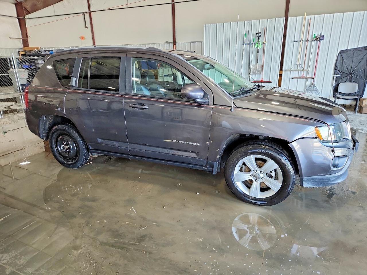 2016 Jeep Compass Latitude - Image 4