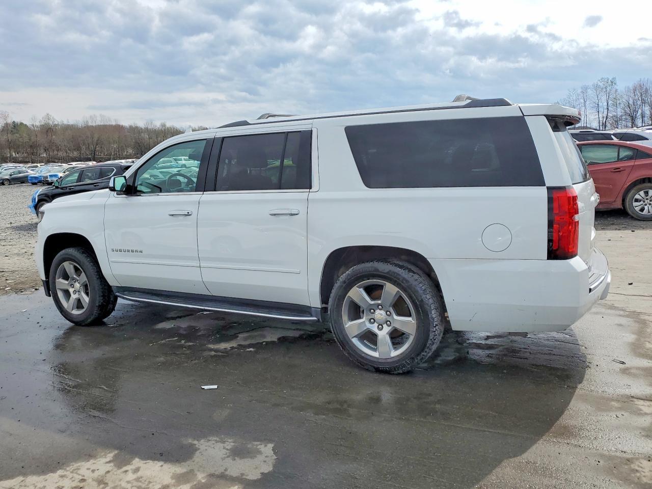 2018 Chevrolet Suburban K1500 Premier - Фото 2