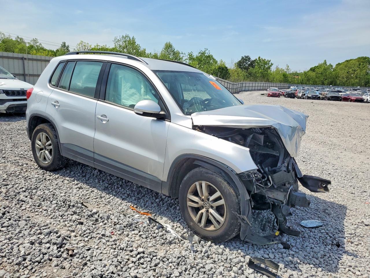 2016 Volkswagen Tiguan S - Image 4