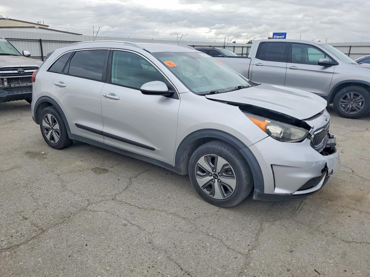 2017 Kia Niro Lx - Image 4