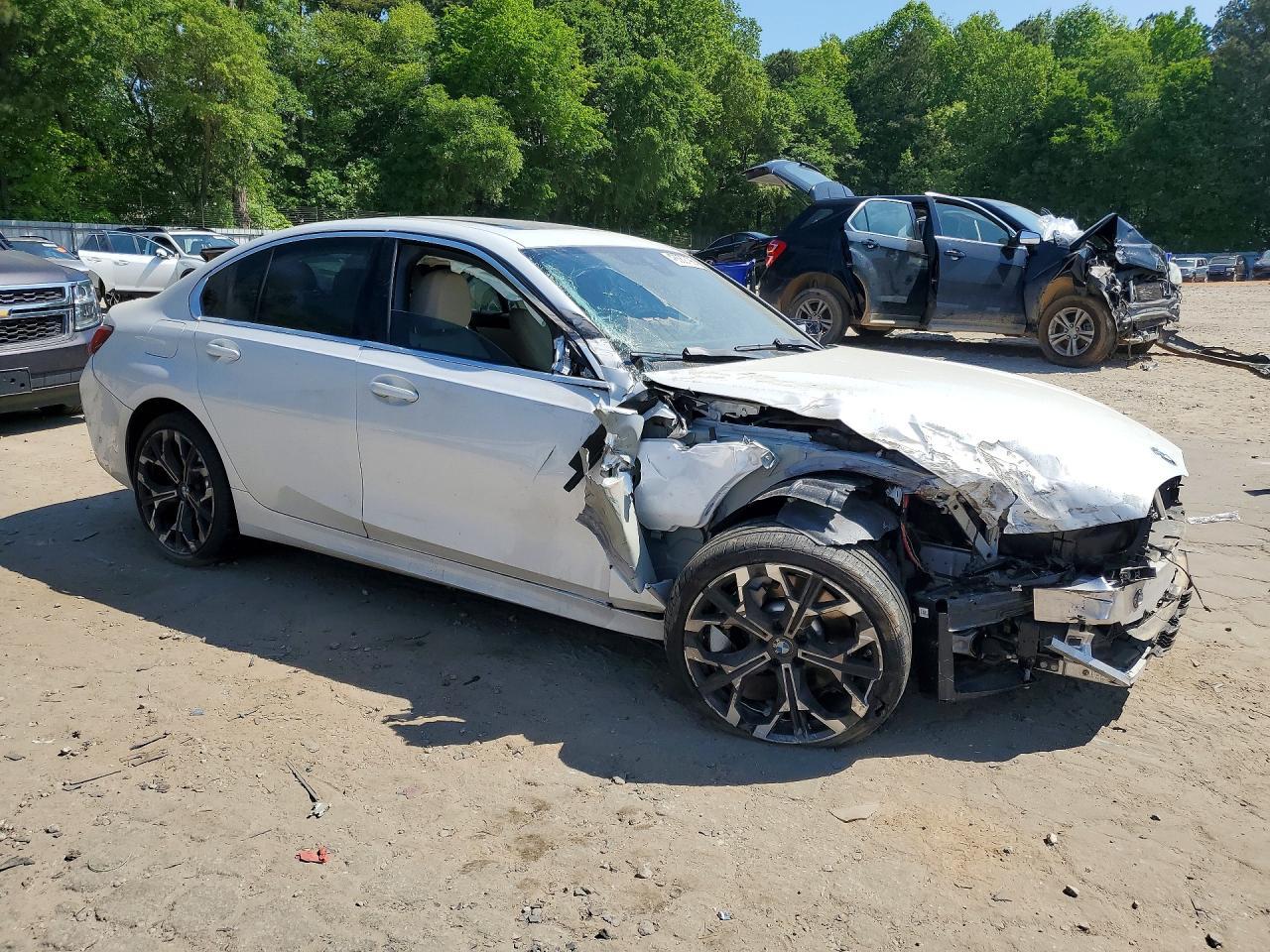 2025 BMW 330I - Фото 4