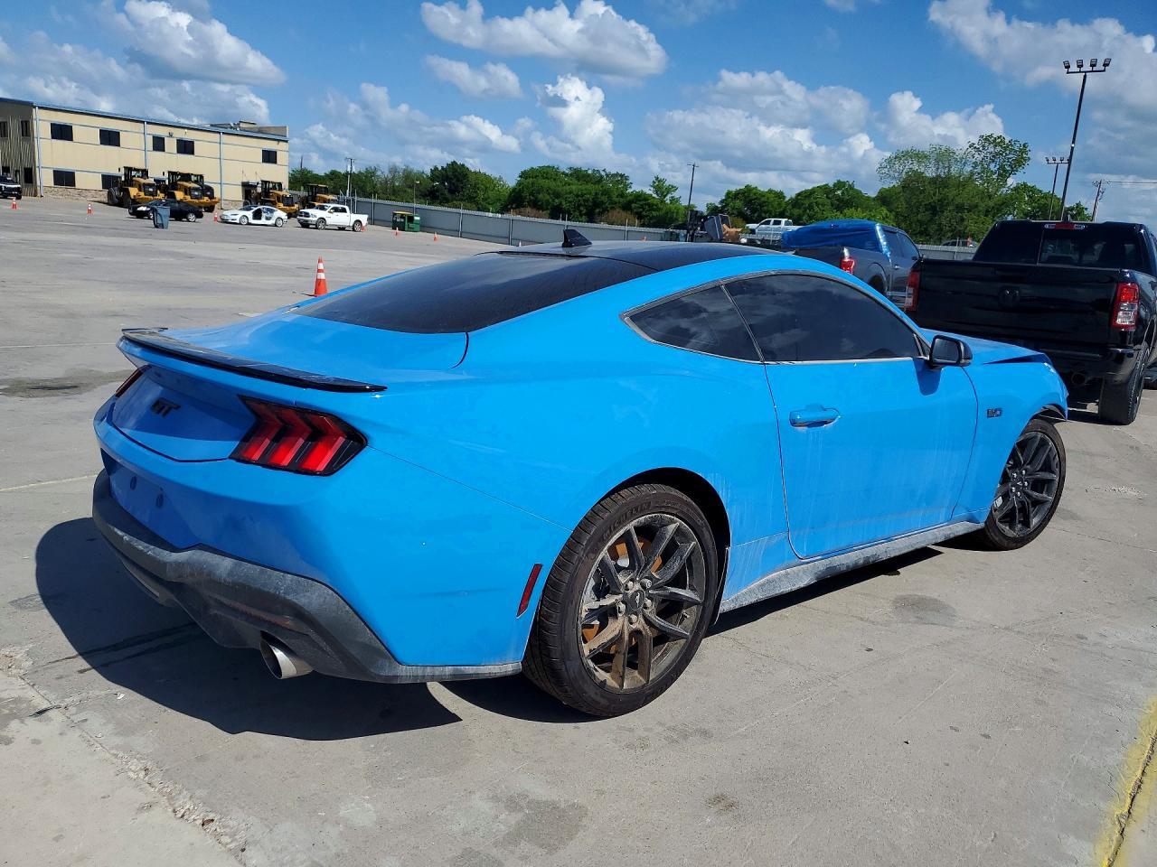 2024 Ford Mustang Gt - Фото 3