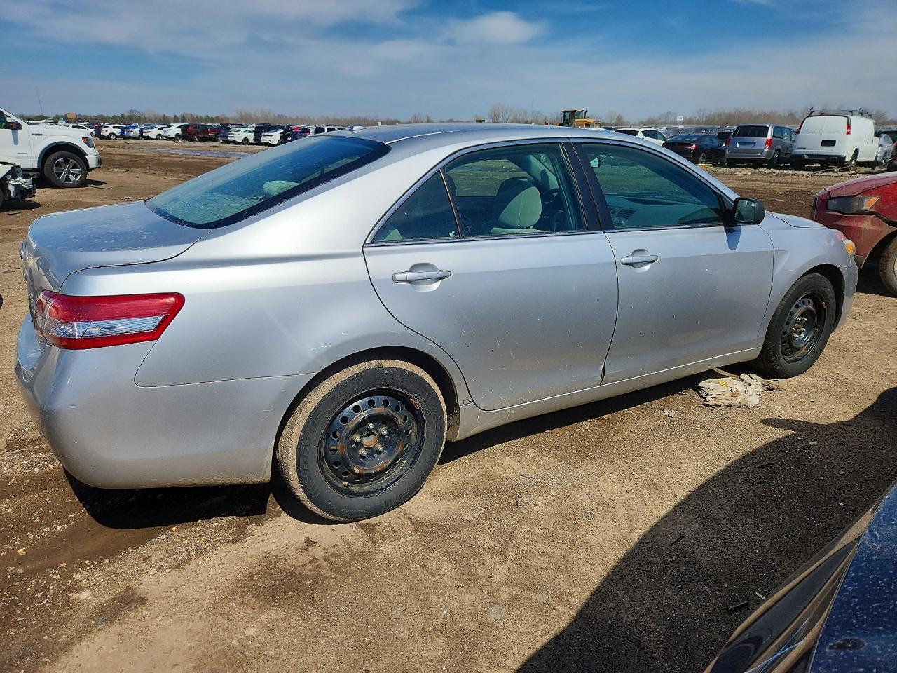 2010 Toyota Camry Le - Фото 3