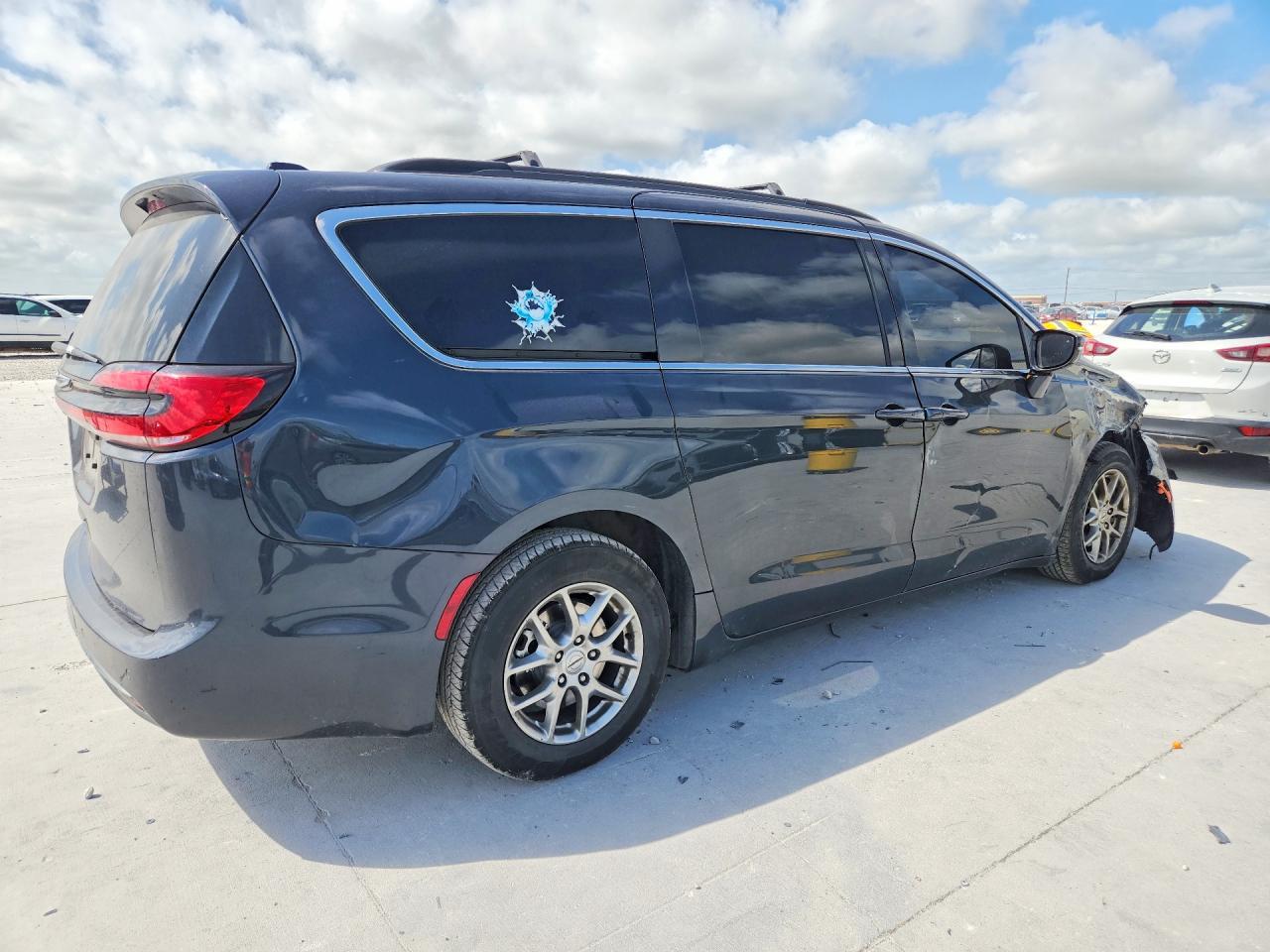 2021 Chrysler Pacifica Touring - Фото 3