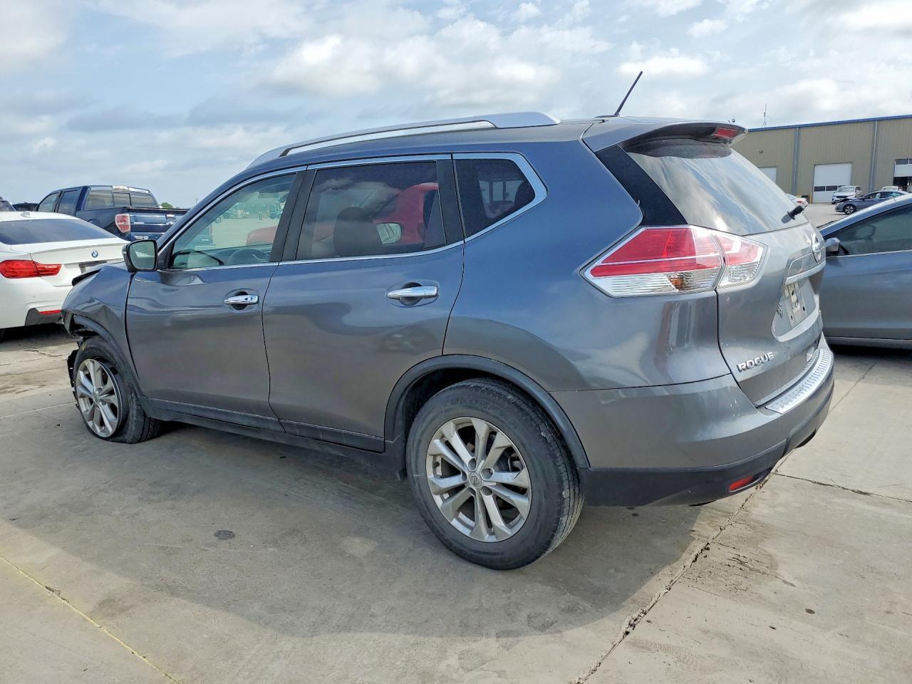 2016 Nissan Rogue Sv - Image 2