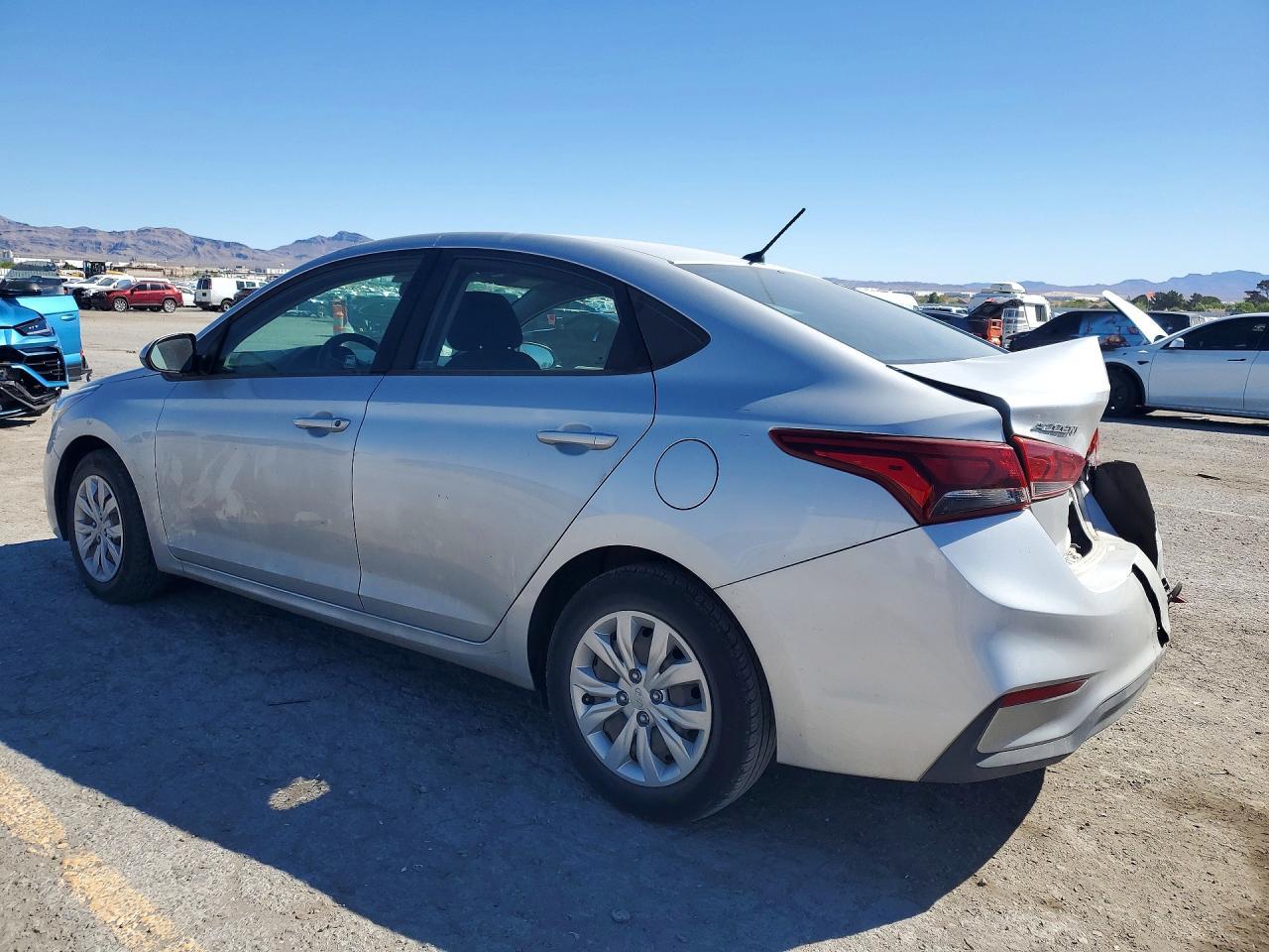 2021 Hyundai Accent Se - Фото 2