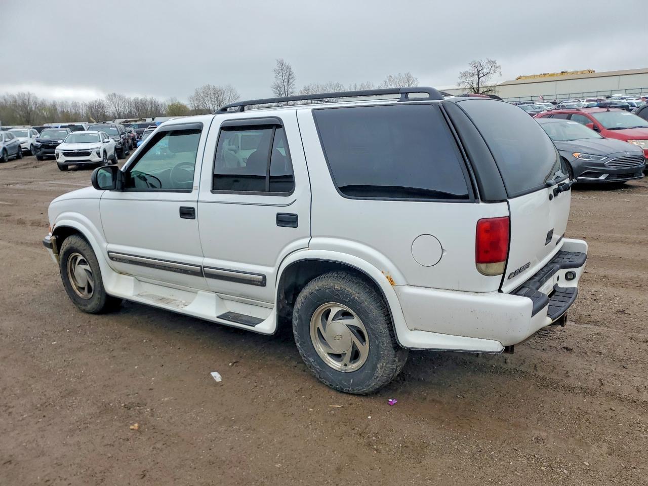 2001 Chevrolet Blazer - Image 2