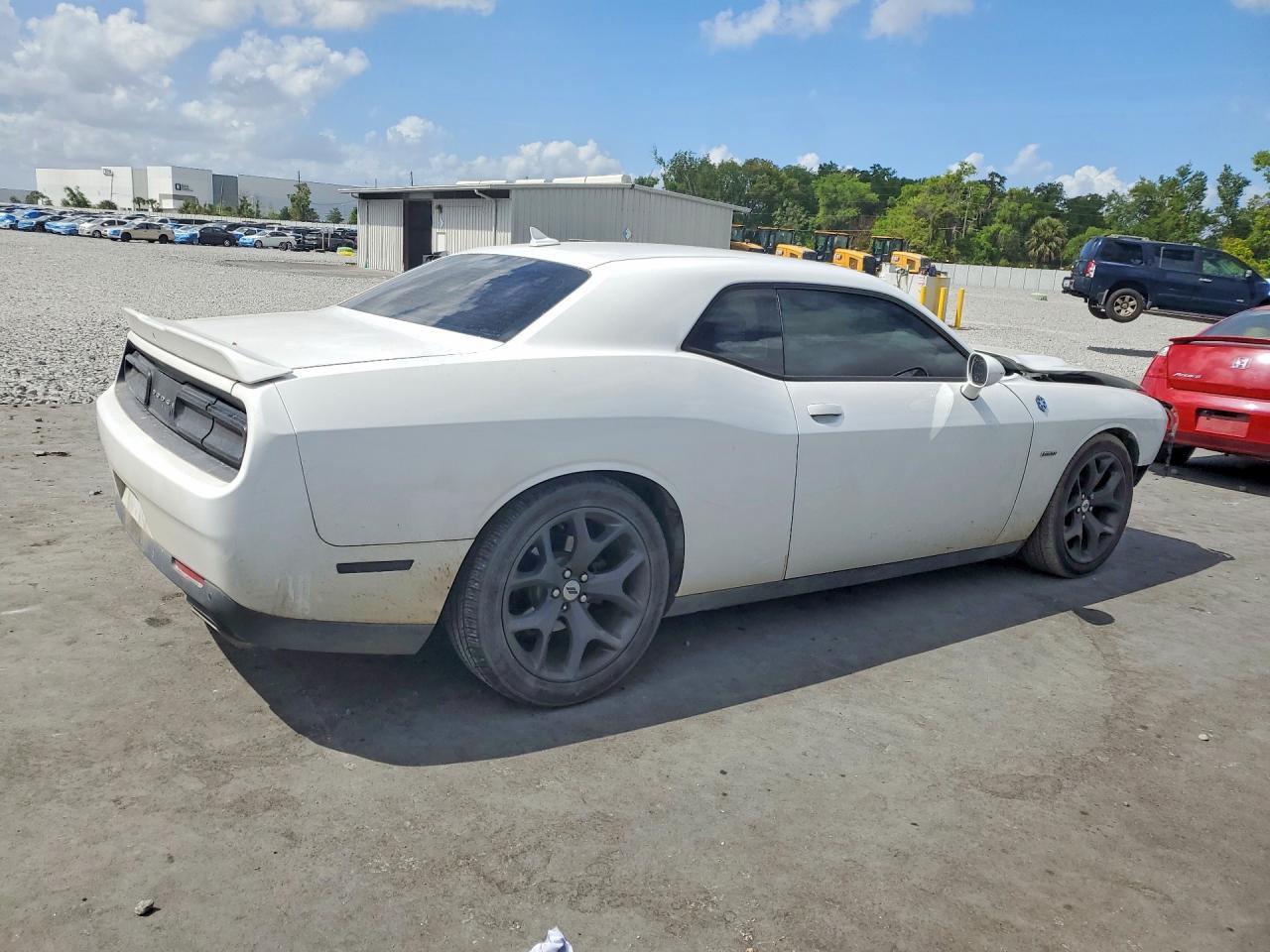 2018 Dodge Challenger R - Image 3