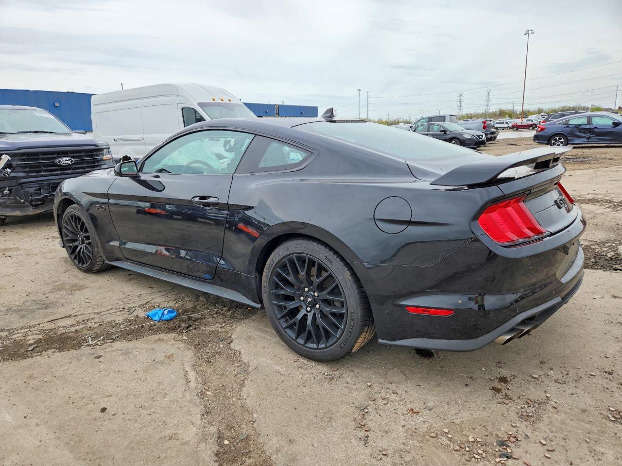 2022 Ford Mustang Gt - Фото 2